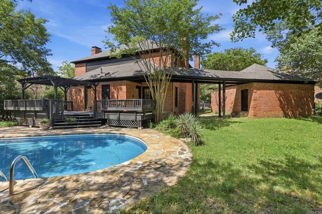 63 Valley Estates Court, Little Rock, AR 72212
