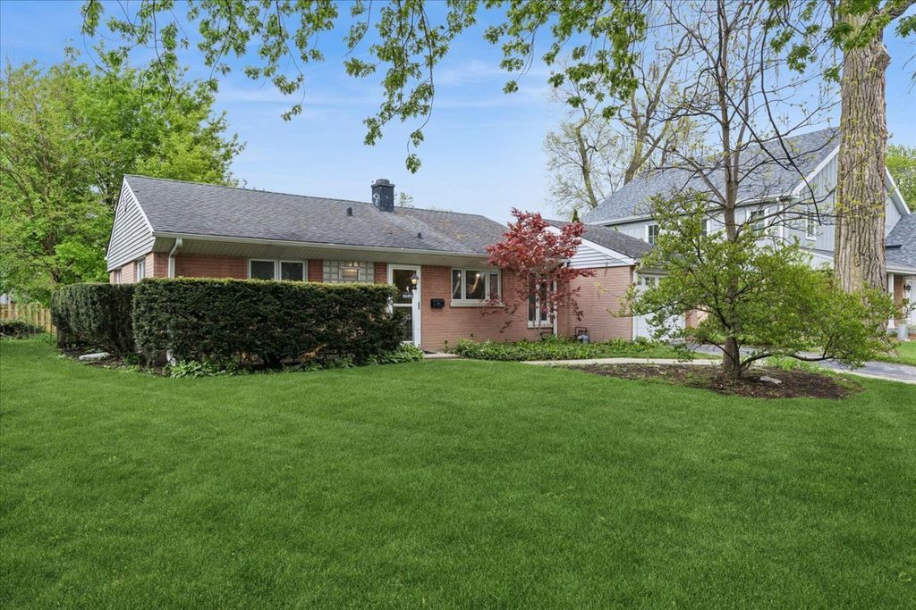 9239 Kedvale Avenue, Skokie, IL 60076