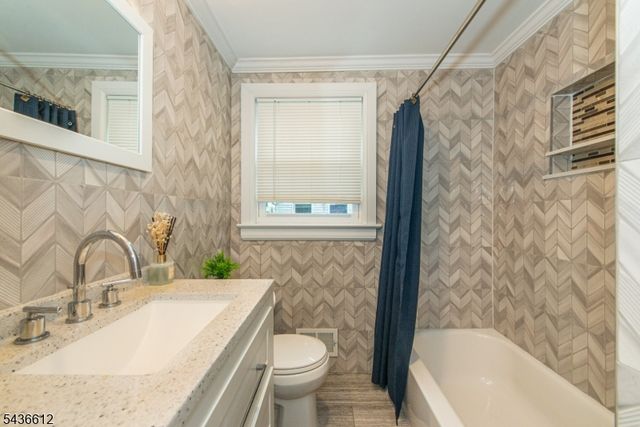 33 Yantecaw Ave, Bloomfield Twp., NJ 07003