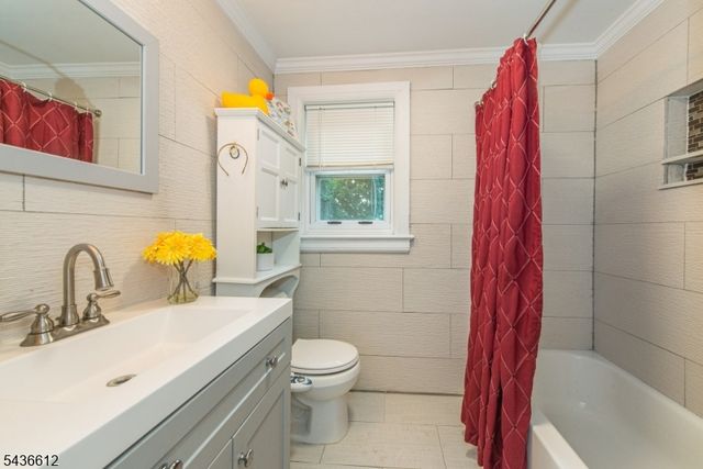 33 Yantecaw Ave, Bloomfield Twp., NJ 07003