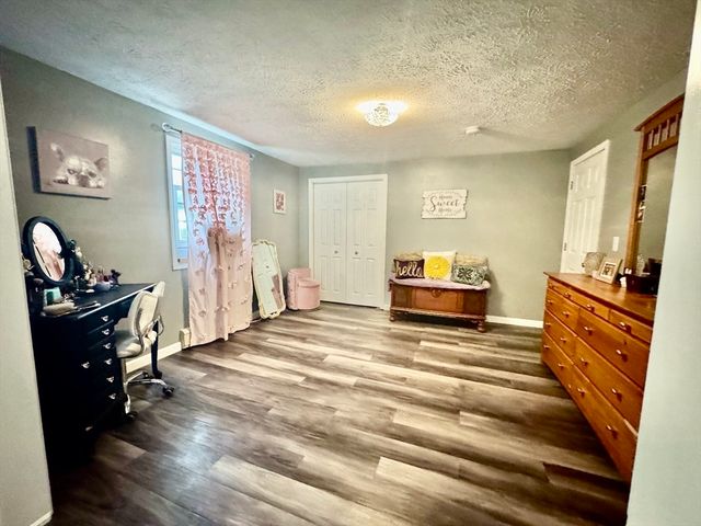 150 Podunk Rd, Sturbridge, MA 01566