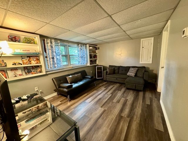 150 Podunk Rd, Sturbridge, MA 01566