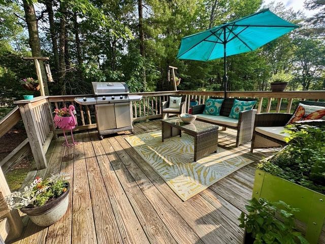 150 Podunk Rd, Sturbridge, MA 01566