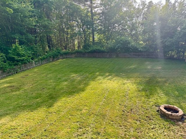 150 Podunk Rd, Sturbridge, MA 01566