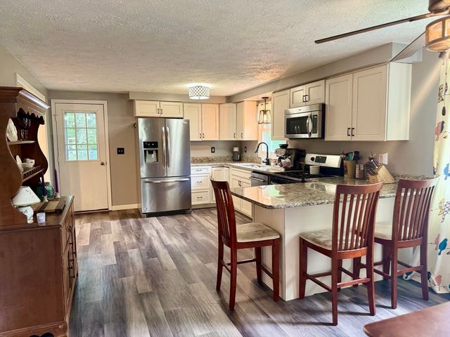 150 Podunk Rd, Sturbridge, MA 01566