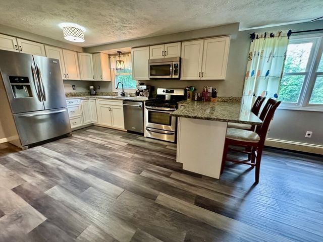 150 Podunk Rd, Sturbridge, MA 01566