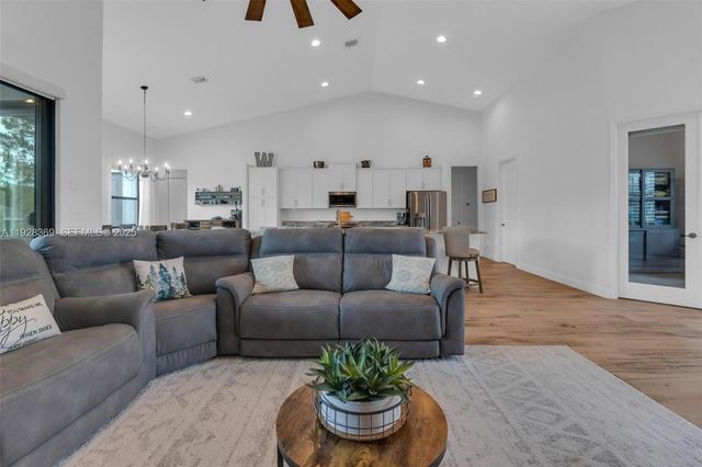 17924 N 68th St N, Loxahatchee, FL 33470