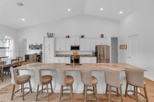 17924 N 68th St N, Loxahatchee, FL 33470