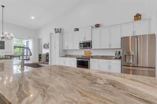 17924 N 68th St N, Loxahatchee, FL 33470