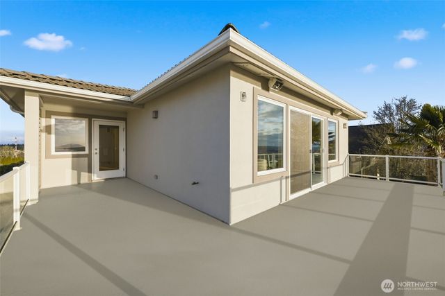 3340 Shorecliff Drive NE, Tacoma, WA 98422