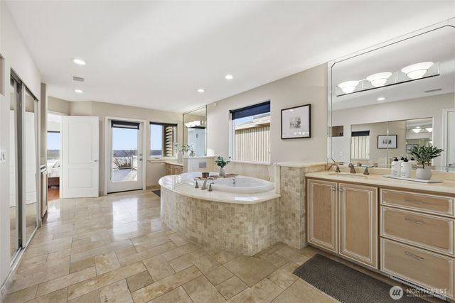 3340 Shorecliff Drive NE, Tacoma, WA 98422