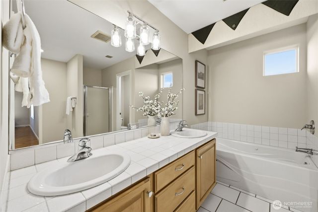 3340 Shorecliff Drive NE, Tacoma, WA 98422
