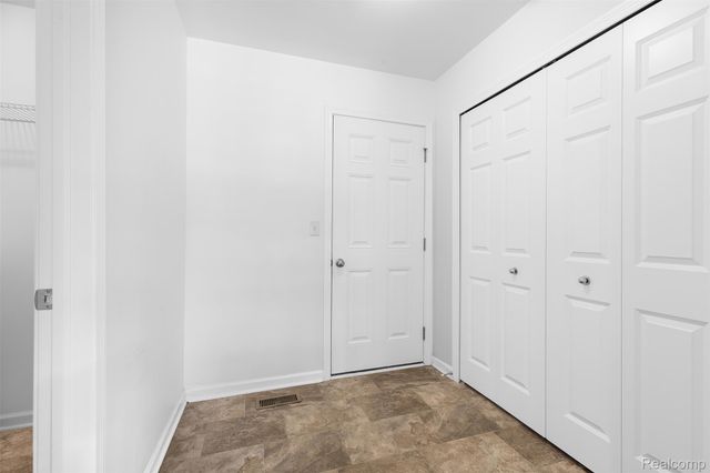21422 Navarra Drive, Lyon Charter Township, MI 48178