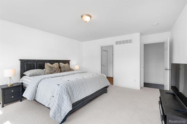 21422 Navarra Drive, Lyon Charter Township, MI 48178