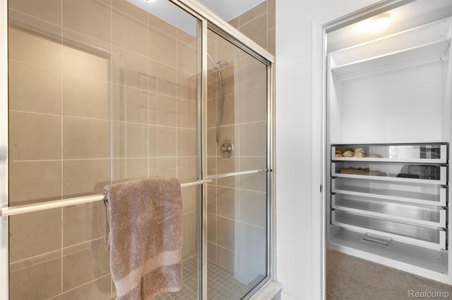 21422 Navarra Drive, Lyon Charter Township, MI 48178