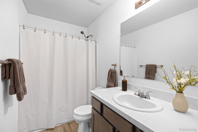 21422 Navarra Drive, Lyon Charter Township, MI 48178