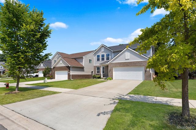 21422 Navarra Drive, Lyon Charter Township, MI 48178