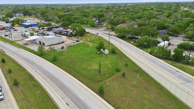 1100 Avenue H, Rosenberg, TX 77471