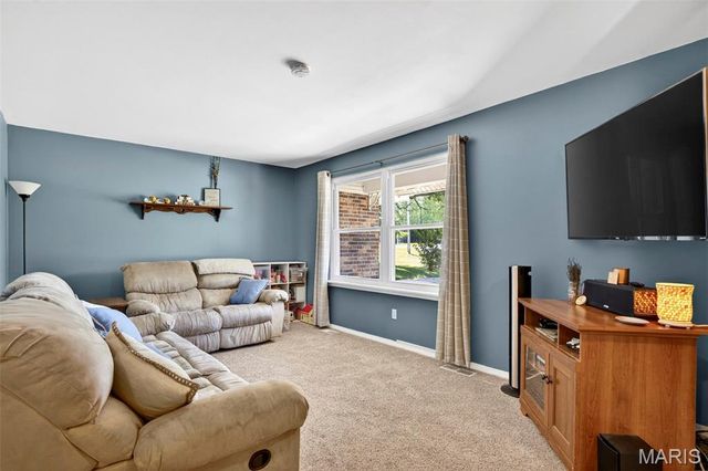 41 Spring Wood Drive, St Peters, MO 63376
