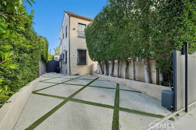 1116 S Highland Avenue, Los Angeles, CA 90019