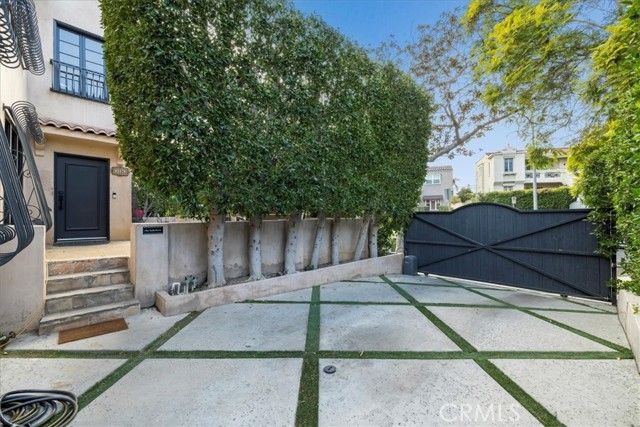 1116 S Highland Avenue, Los Angeles, CA 90019