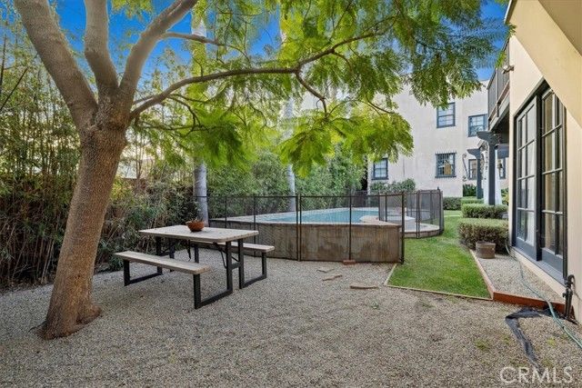 1116 S Highland Avenue, Los Angeles, CA 90019