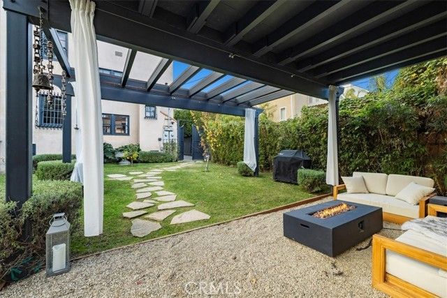 1116 S Highland Avenue, Los Angeles, CA 90019