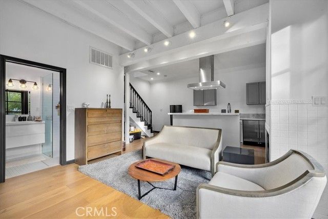 1116 S Highland Avenue, Los Angeles, CA 90019