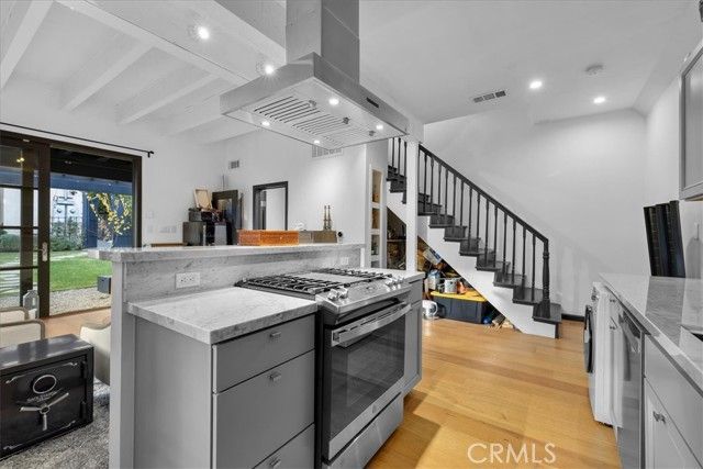 1116 S Highland Avenue, Los Angeles, CA 90019