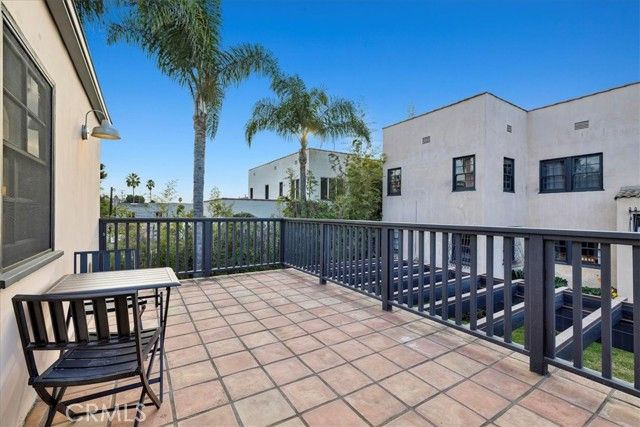 1116 S Highland Avenue, Los Angeles, CA 90019