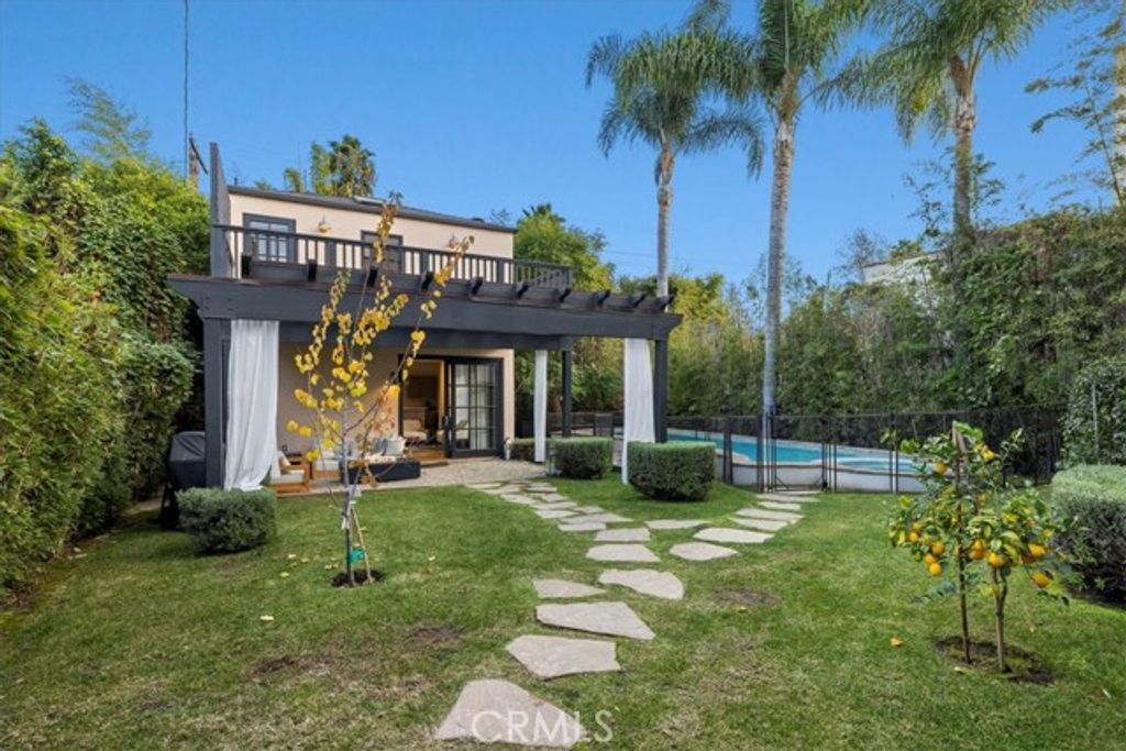 1116 S Highland Avenue, Los Angeles, CA 90019