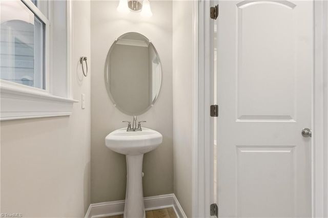 3961 Rookwood Lane, Winston-salem, NC 27106