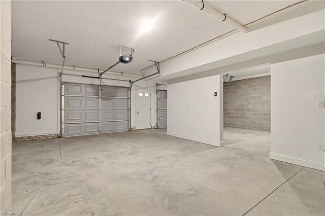 3961 Rookwood Lane, Winston-salem, NC 27106