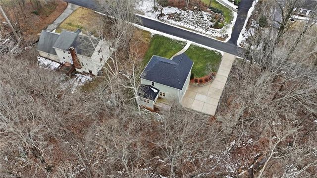 3961 Rookwood Lane, Winston-salem, NC 27106