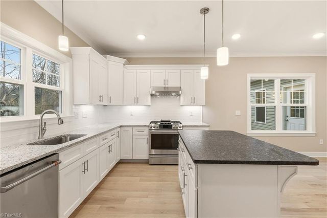 3961 Rookwood Lane, Winston-salem, NC 27106