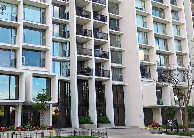 3200 N Lake Shore Drive 502, Chicago, IL 60657
