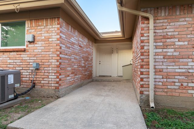 756 E Pecan Street 756, Hurst, TX 76053