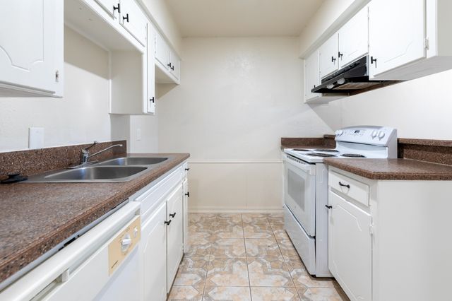 756 E Pecan Street 756, Hurst, TX 76053