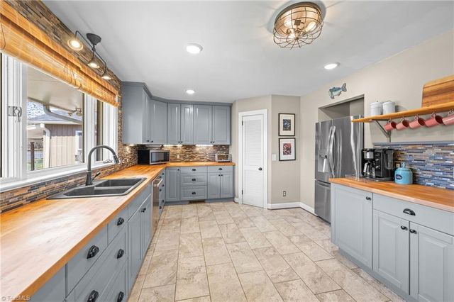 4056 Beaver Brook Road, Clemmons, NC 27012