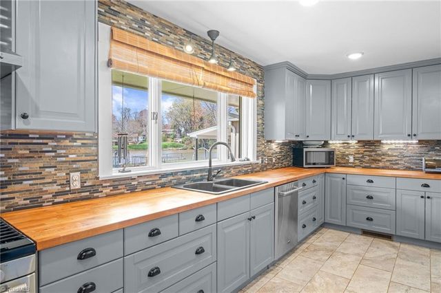 4056 Beaver Brook Road, Clemmons, NC 27012