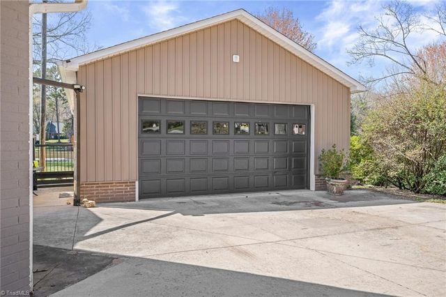 4056 Beaver Brook Road, Clemmons, NC 27012