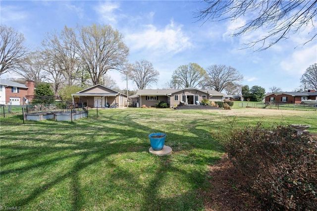 4056 Beaver Brook Road, Clemmons, NC 27012