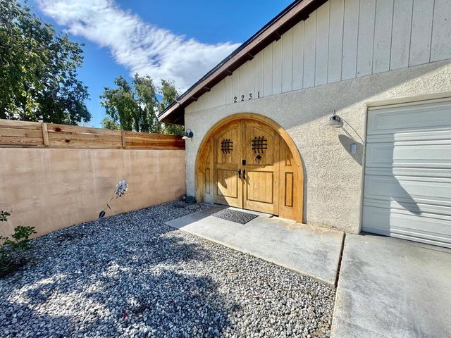 2231 N Los Alamos Road, Palm Springs, CA 92262