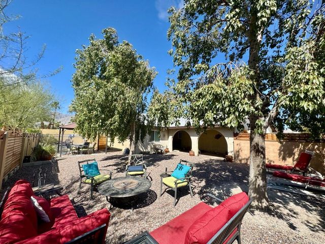 2231 N Los Alamos Road, Palm Springs, CA 92262