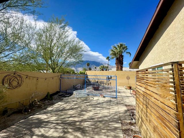 2231 N Los Alamos Road, Palm Springs, CA 92262