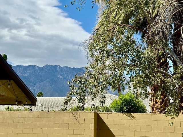 2231 N Los Alamos Road, Palm Springs, CA 92262