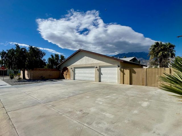 2231 N Los Alamos Road, Palm Springs, CA 92262