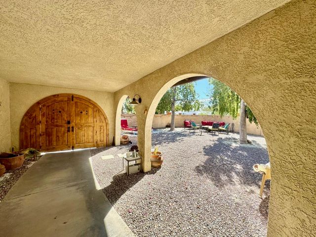 2231 N Los Alamos Road, Palm Springs, CA 92262