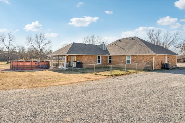 20665 S Carefree Drive, Claremore, OK 74019