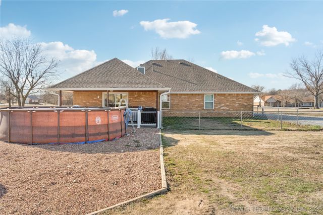 20665 S Carefree Drive, Claremore, OK 74019